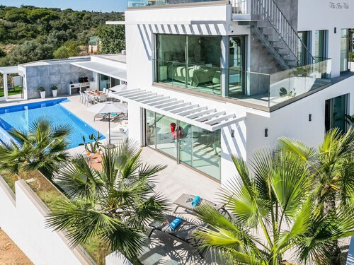 Elegant Villa w/ Heatable Pool, Jacuzzi & BBQ