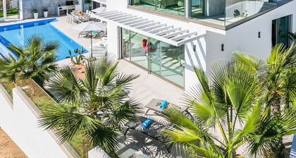 Elegant Villa w/ Heatable Pool, Jacuzzi & BBQ