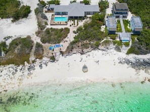 On the beach, sun-loungers, beach towels - Blue Reef Villa, big patio, snorkelling reef & on a swimmable lazy river! (Moore Hill)