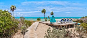 Blue Reef Villa, New build located on one of Little Exuma's Lazy Rivers!