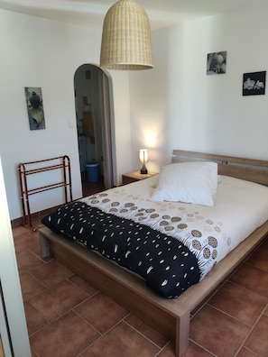 2 chambres, fer et planche à repasser, Wi-Fi gratuit, draps fournis