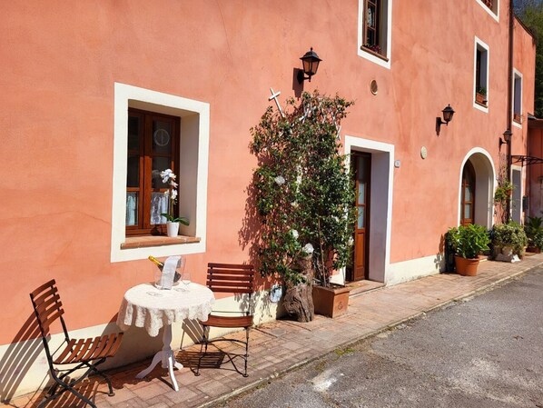 Outdoor dining - Charming country house (Nocchi)