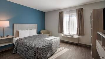 Desk, blackout drapes, free WiFi, bed sheets