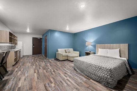 1 bedroom, desk, laptop workspace, blackout drapes