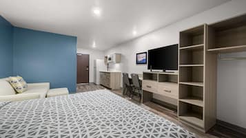 Queen Suite with Sofa | 1 bedroom, desk, laptop workspace, blackout curtains