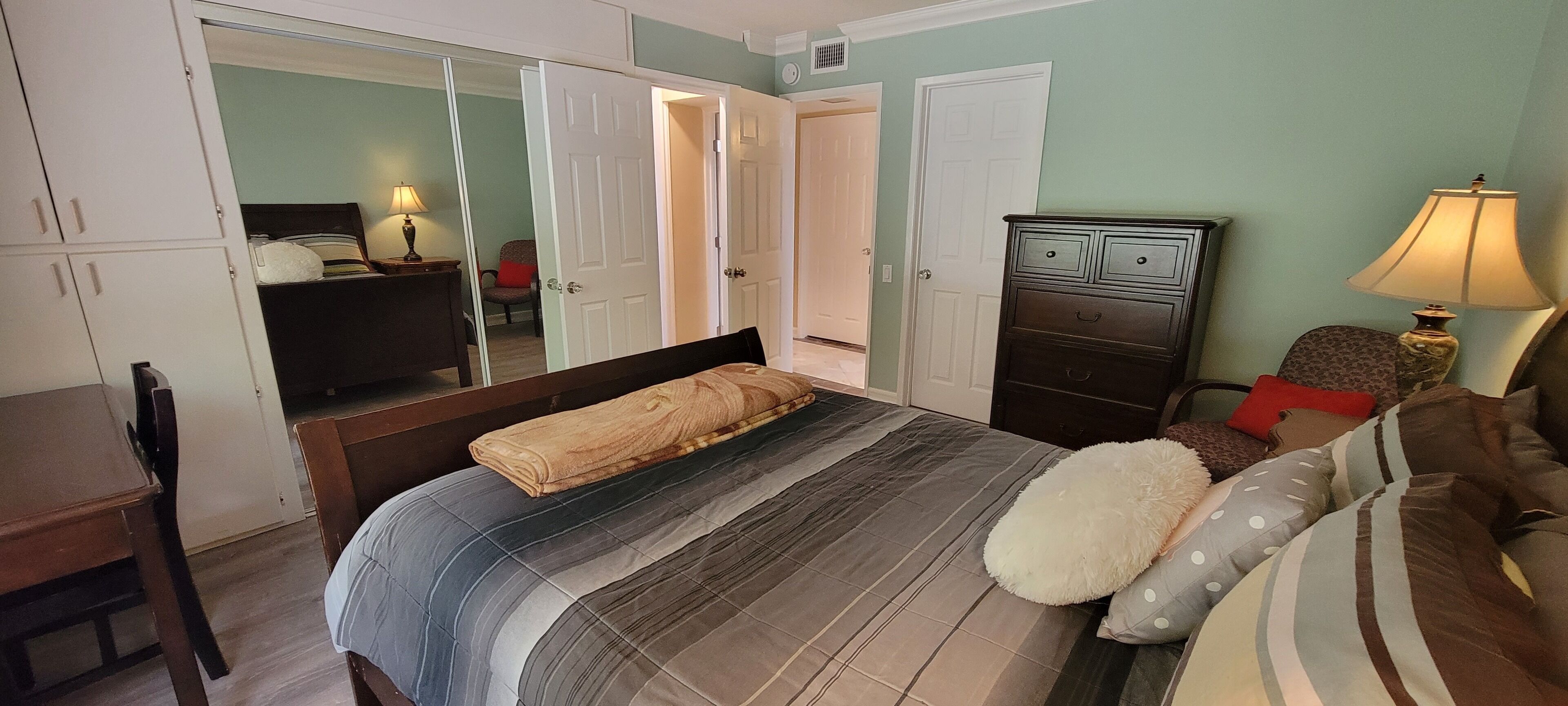 Monthly😋~Lake/🚣‍♀️/🎣/🏊/🏀/🏖️🏐/Picnic/🛝~🚶👉🛒s~🤏👉Fwy 5~🤫cul-de-sac~讲中文