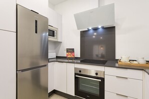 Køleskab, mikrobølgeovn, ovn, kogeplade