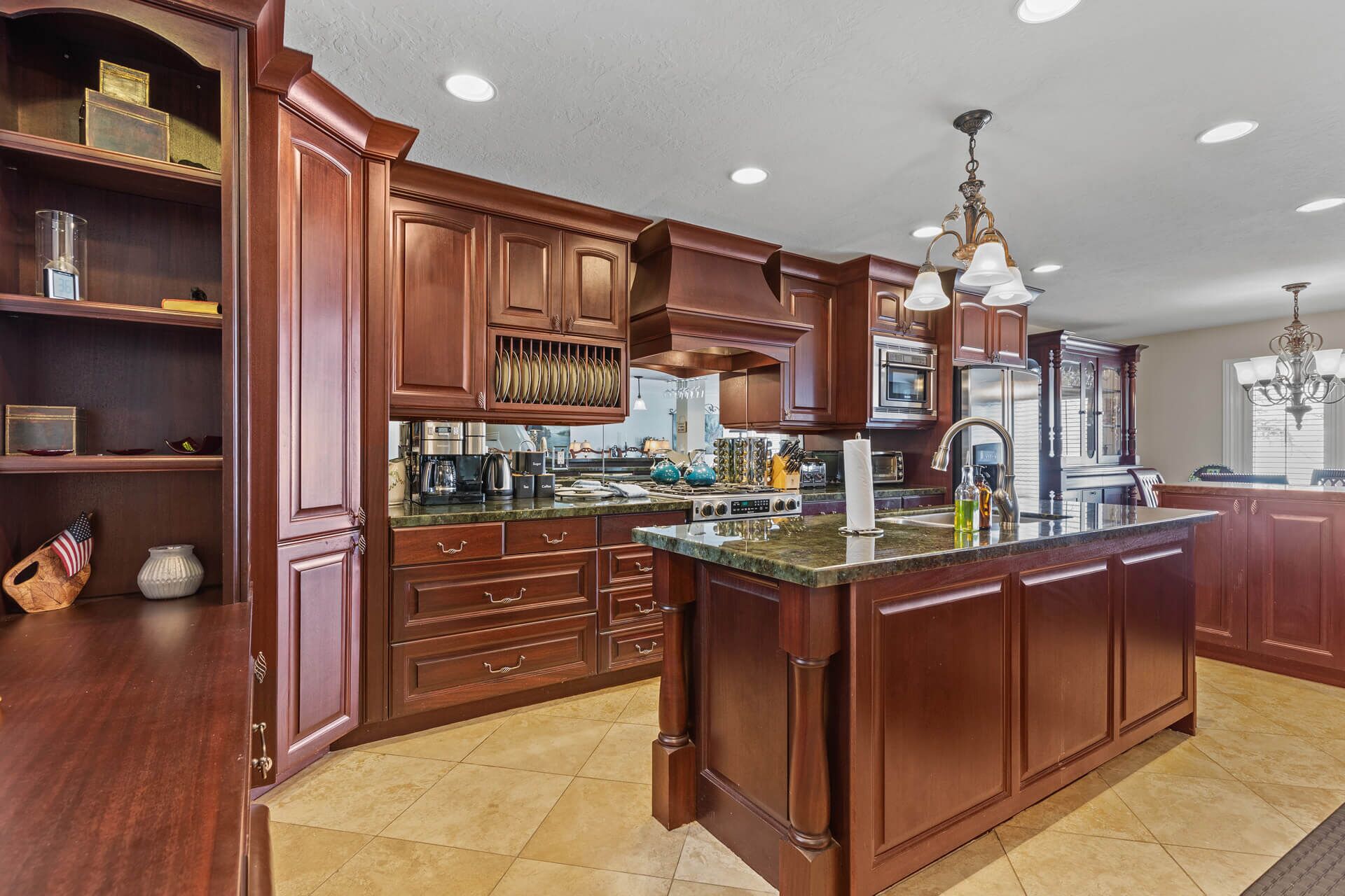 Park West 1700 by Moose Management - Private Hot tub. 2 mins to Canyons Resort