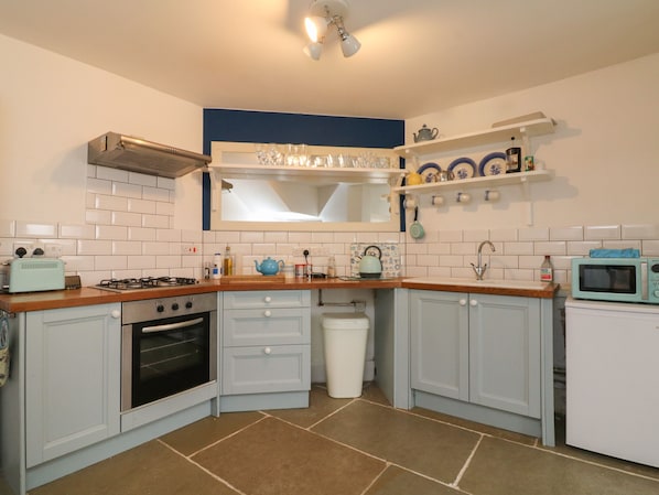 Cottage | Private kitchen | Cookware/dishes/utensils