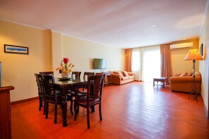 Hotel Suite Room | In-room dining