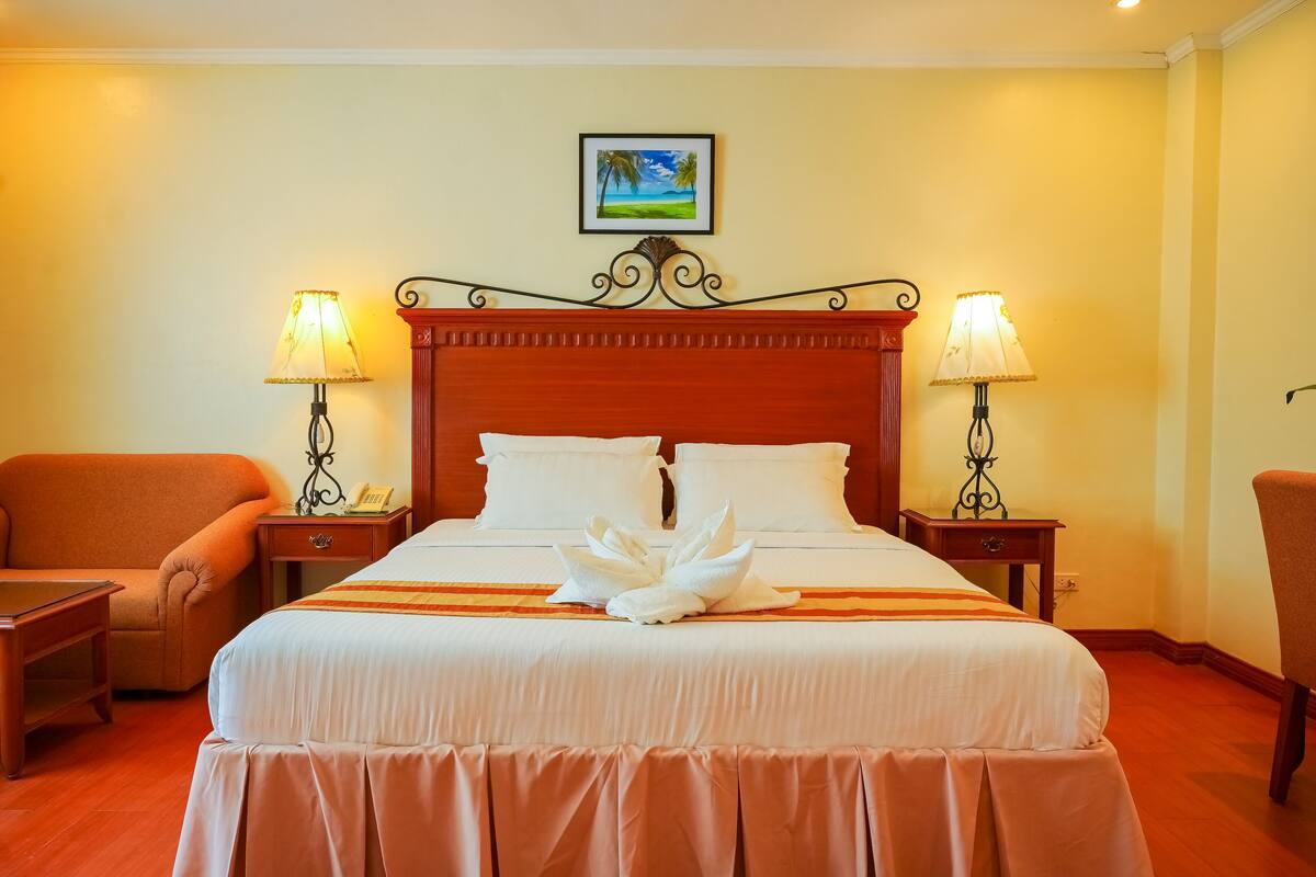 Hotel Suite Room | Wi-Fi ฟรี, ผ้าปูที่นอน