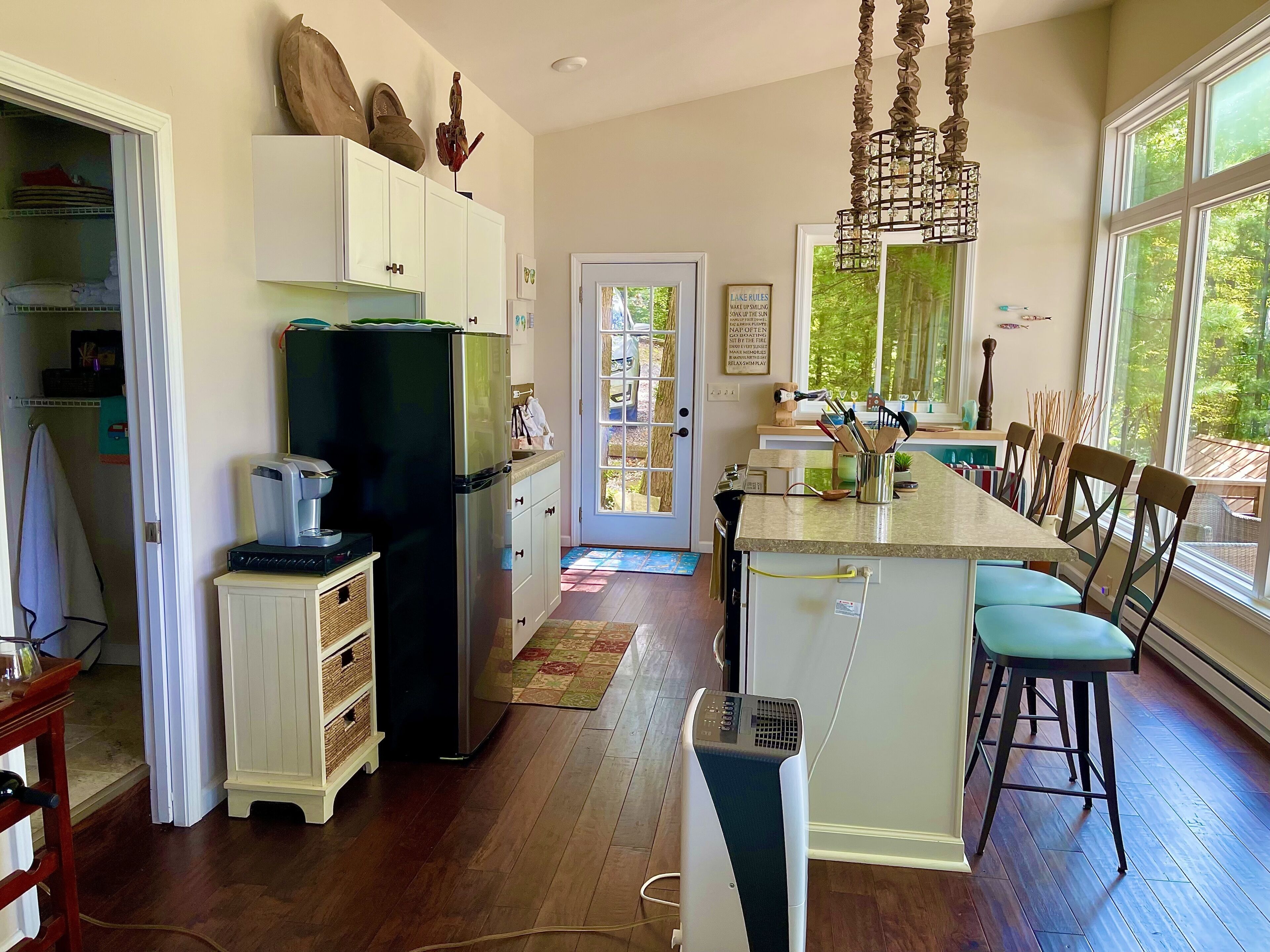 Cozy and Serene Two Bedroom Cottage on the Lake