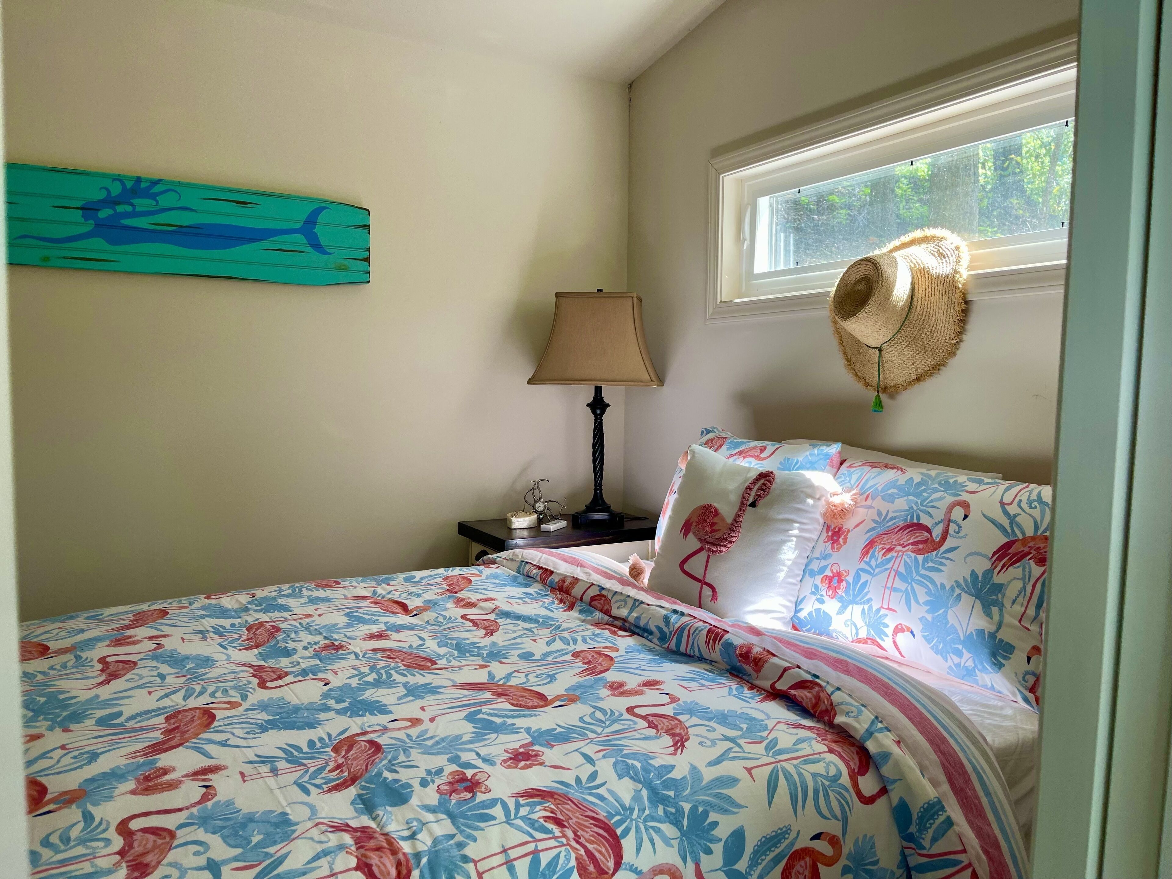 Cozy and Serene Two Bedroom Cottage on the Lake