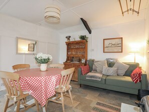 Cottage | Dining