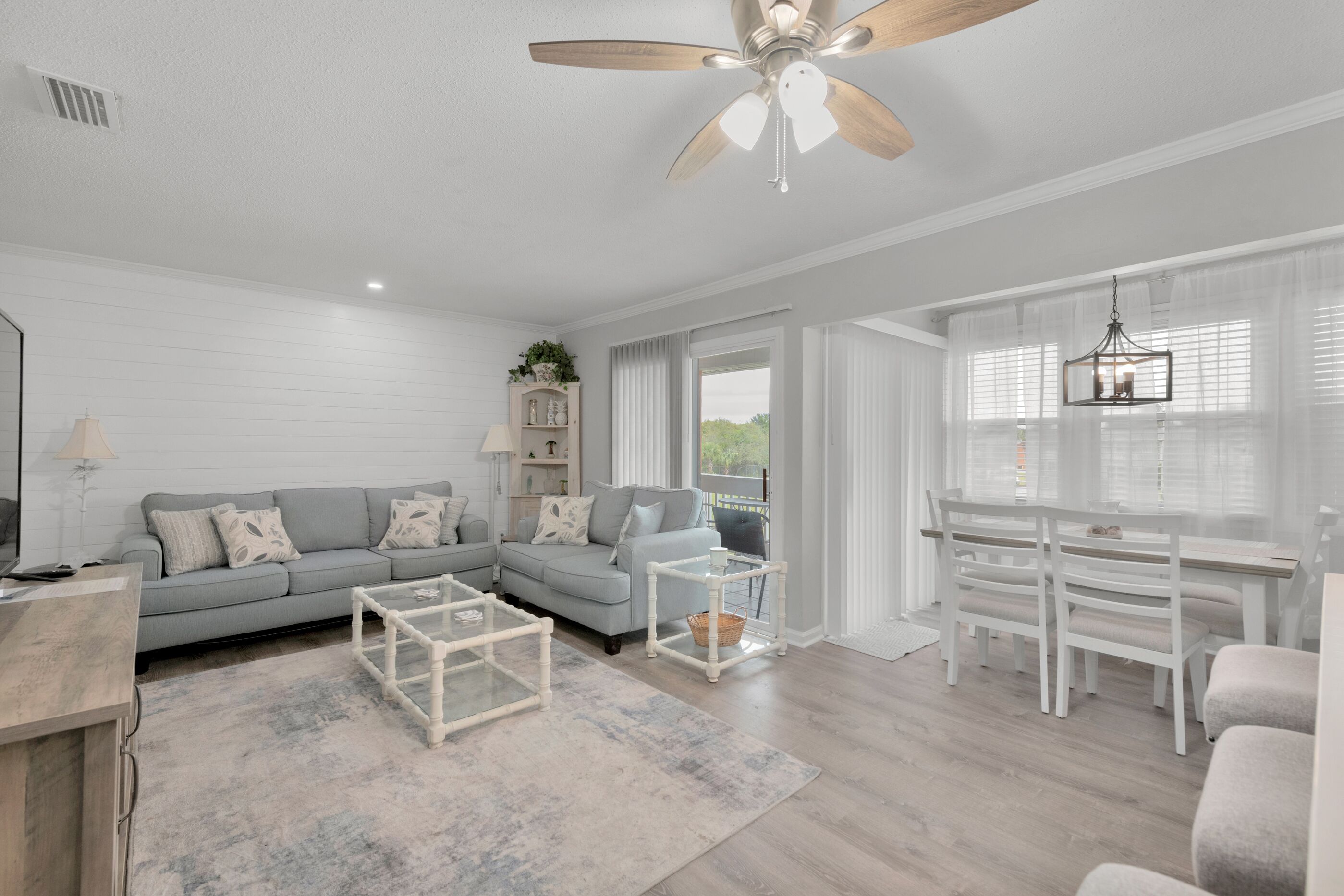 2 bedroom 2 bathroom condo near the beach