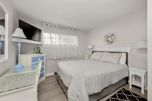 2 bedrooms, iron/ironing board, travel crib, free WiFi