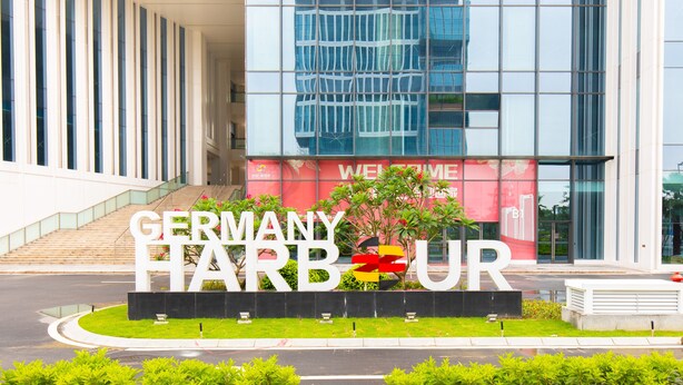 A modern building with a sign reading "GERMANY HARBOUR". - Foshan Laide Apartment (Foshan)