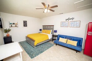 1 habitación, tabla de planchar con plancha, wifi gratis y ropa de cama 