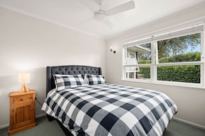 2 bedrooms, iron/ironing board, bed sheets