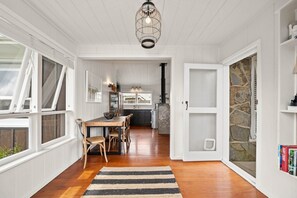 Interior - Mid-Century Charm - Taupo Holiday Home (Rainbow Point)