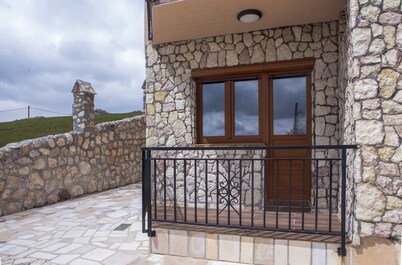 Mountain Vista One-Bedroom Retreat