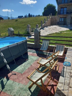 Outdoor spa tub - Rocky Mountain Triple Room (Prisoje)