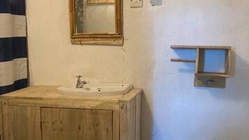 Basic Double or Twin Room | Bathroom | Shower, hair dryer, towels, soap