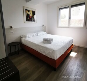 2 Schlafzimmer, Reisekinderbett, kostenloses WLAN, Bettwäsche