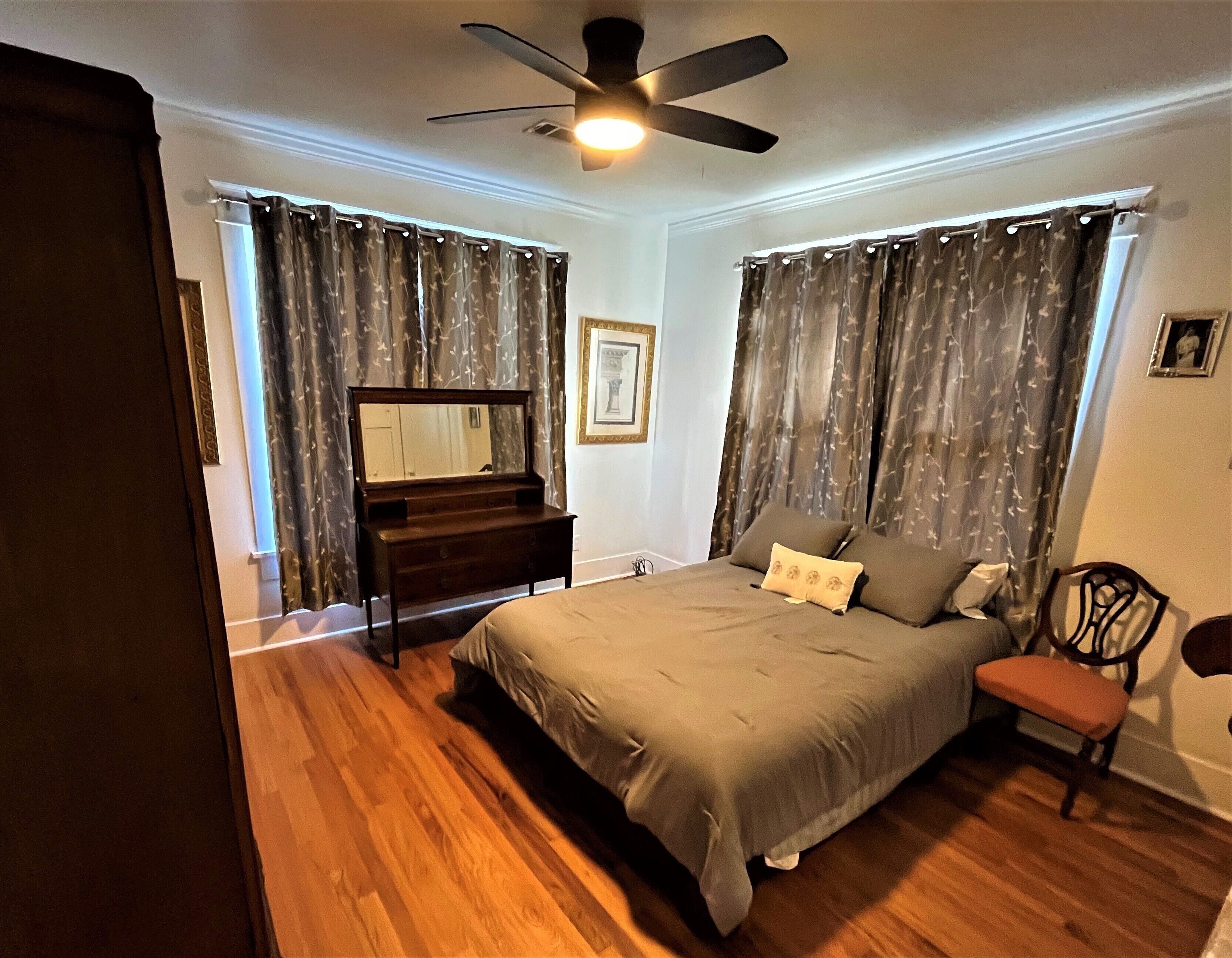 Old Town Charmer Large all new renovation, walk to USM, Zoo and new Water Park!
