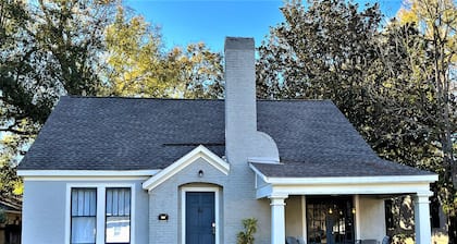 Old Town Charmer Large all new renovation, walk to USM, Zoo and new Water Park!