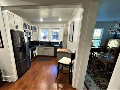 Old Town Charmer Large all new renovation, walk to USM, Zoo and new Water Park!