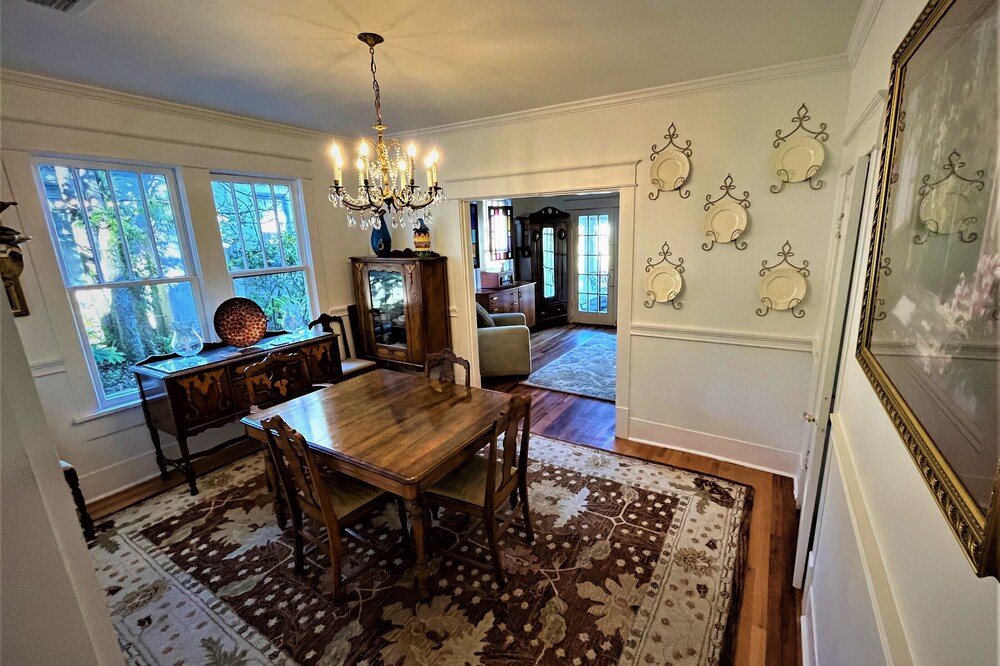 Old Town Charmer Large all new renovation, walk to USM, Zoo and new Water Park!