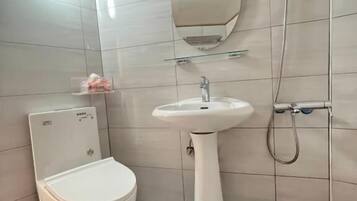 Basic Studio, 1 Bedroom, Non Smoking, Marina View | Free WiFi