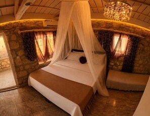 Deluxe Double Room | Egyptian cotton sheets, premium bedding, individually decorated - Usta x Cirak Butik Otel (Cesme)