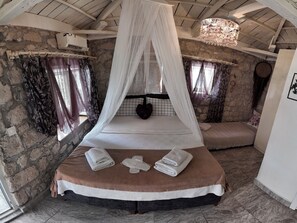 Quarto casal luxo | Individualmente decorados, escrivaninha