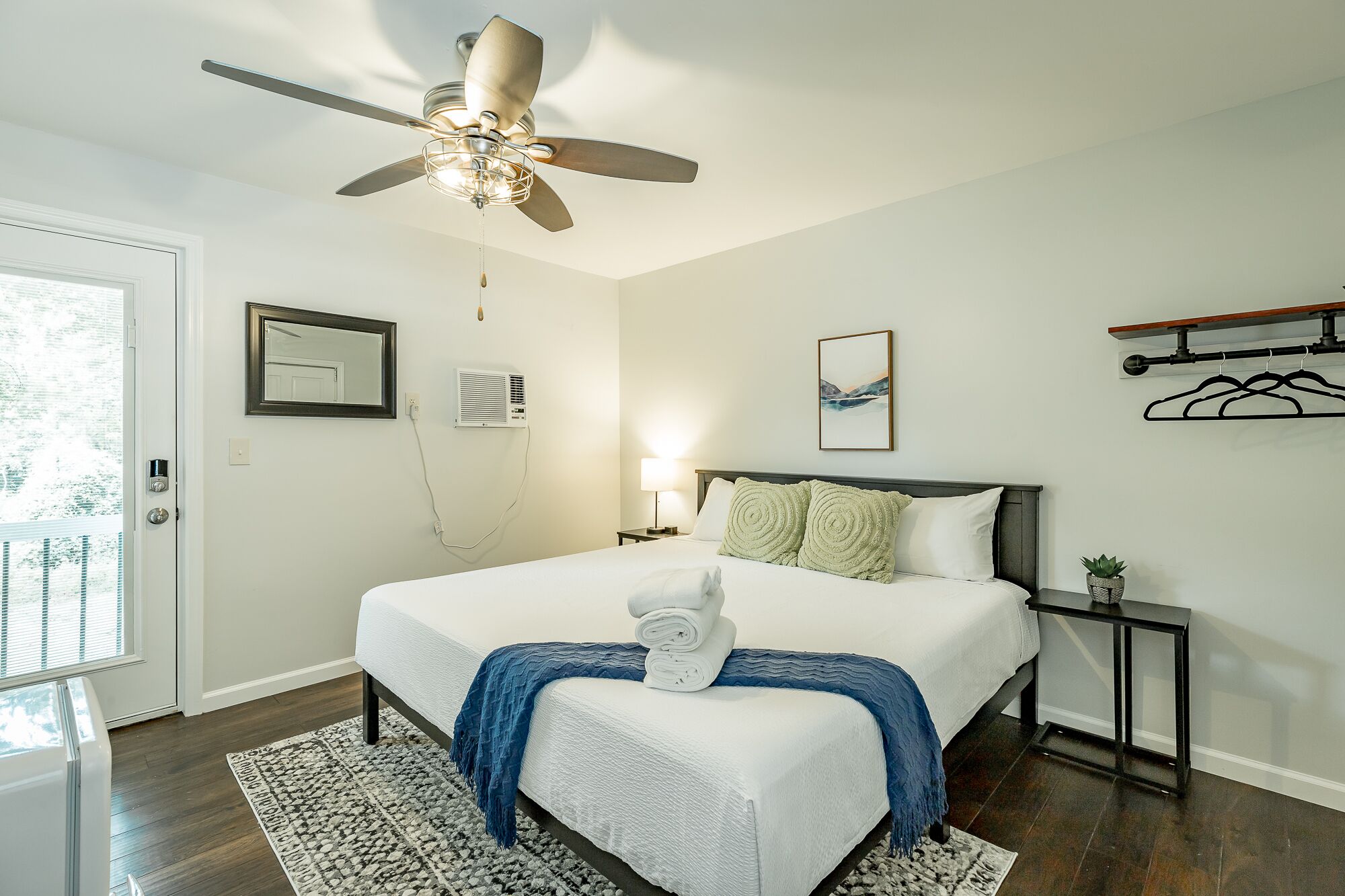 13: The Eero Room - A PMI Scenic City Vacation Rental