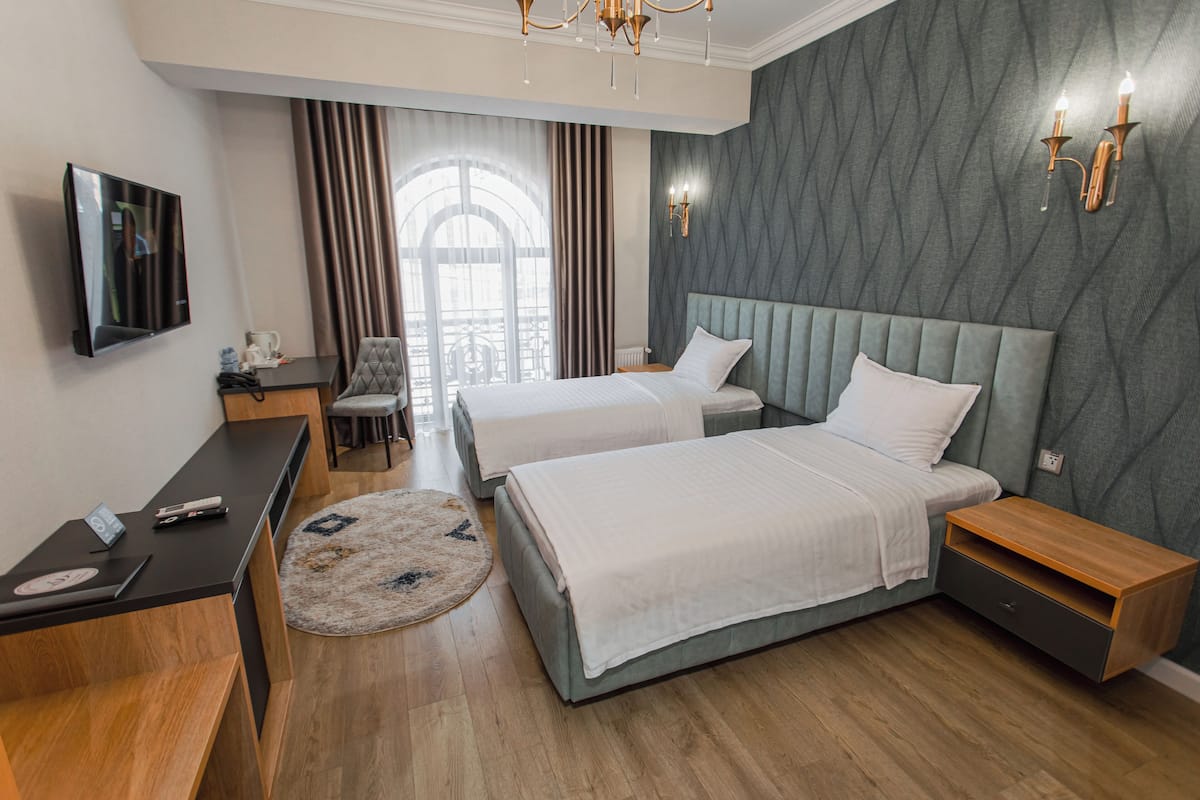 Standard Twin Room | In-room safe, desk, laptop workspace, WiFi (free)