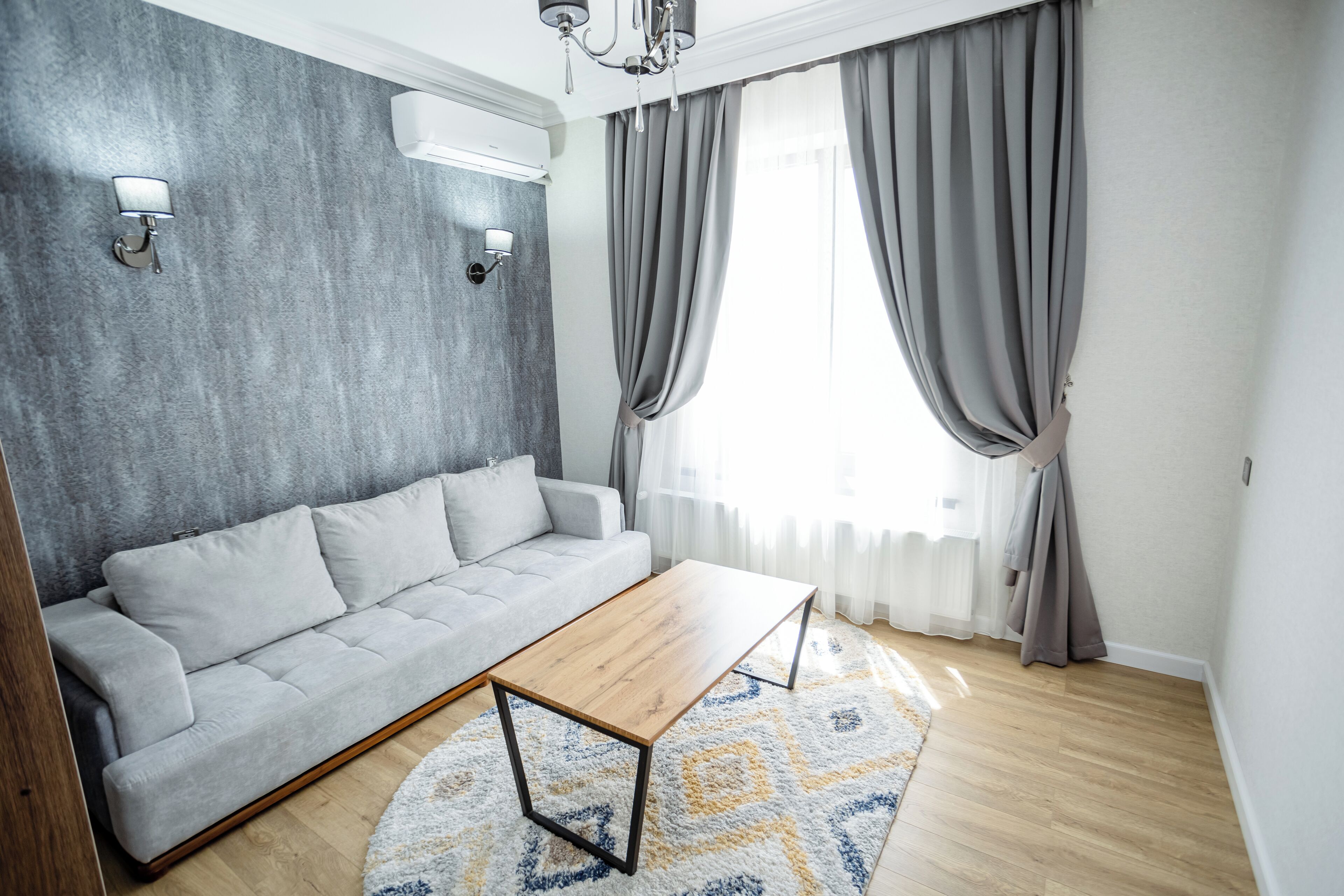 Habitación superior con 2 camas individuales | Caja de seguridad en la habitación y escritorio 