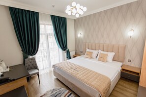 Chambre Double Standard, balcon | Coffres-forts dans les chambres, Wi-Fi gratuit, draps fournis