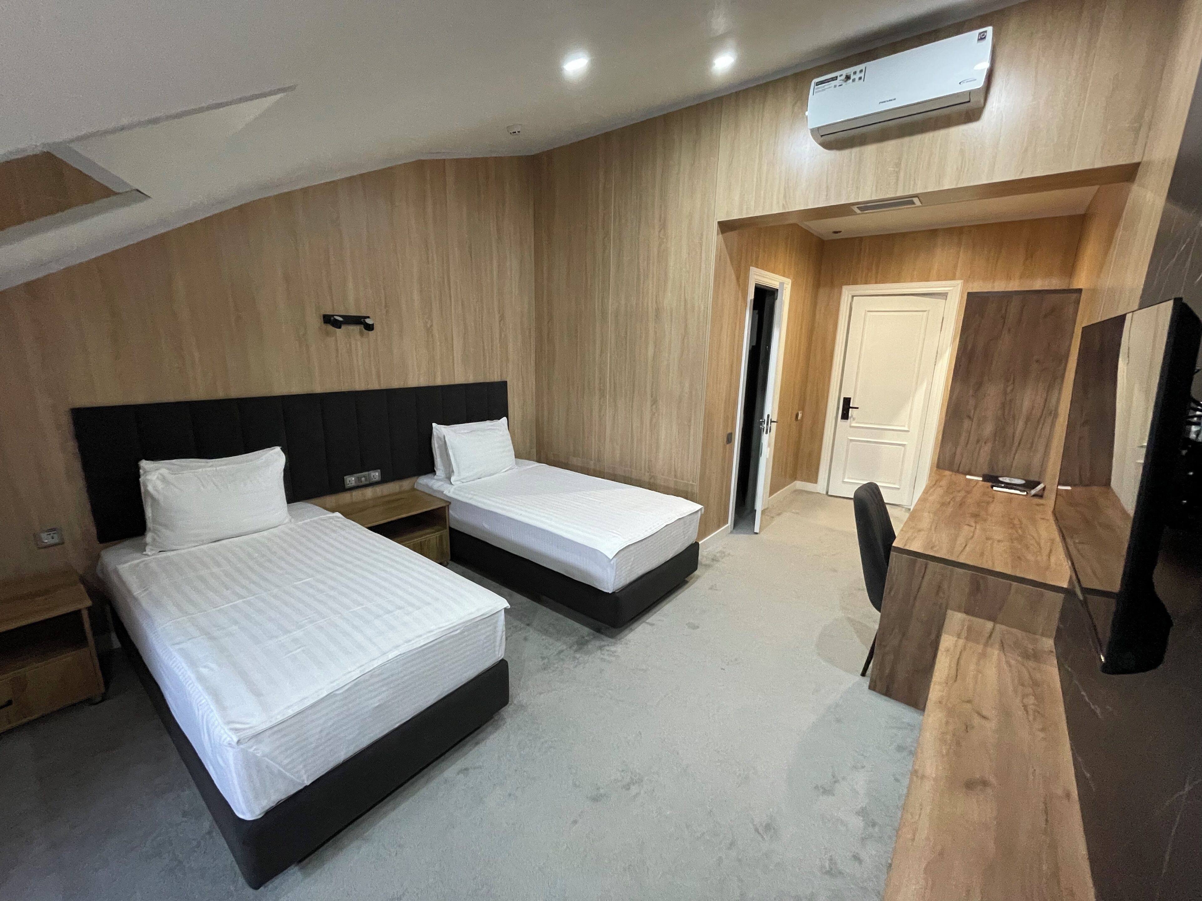 ห้องอีโคโนมี | ตู้นิรภัยในห้องพัก, โต๊ะทำงาน, พื้นที่ทำงานแบบใช้แล็ปท็อป, Wi-Fi ฟรี