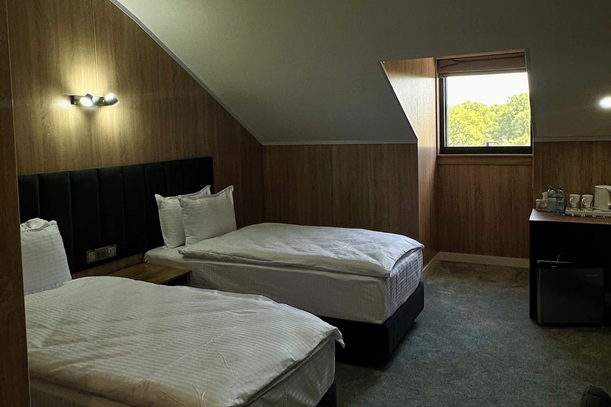 Caja de seguridad en la habitación, wifi gratis y ropa de cama