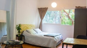 1 Schlafzimmer, Schreibtisch