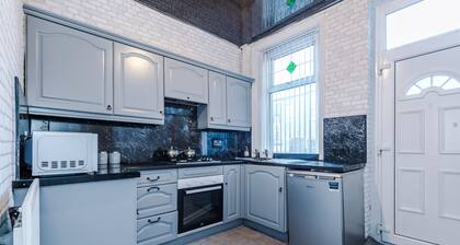 Stunning Three Bed House in Bradford