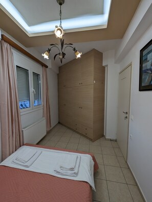 2 Schlafzimmer, Schreibtisch, Bügeleisen/Bügelbrett, Internetzugang