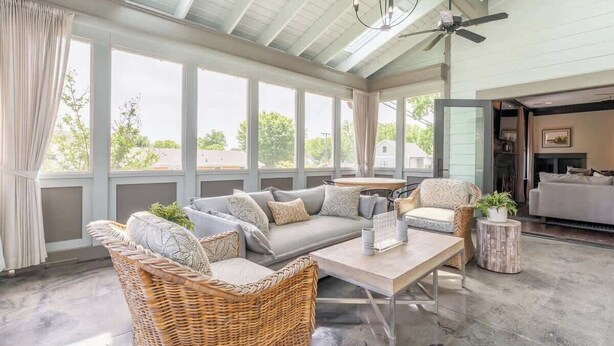 Living area - The Mont Rose - Walkable to 12 South (Nashville)