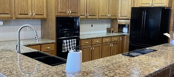 Gorgeous 3 bedroom cabin on Current River with private boat ramp