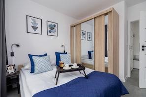 1 bedroom, bed sheets
