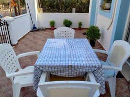 Apartment | Outdoor dining