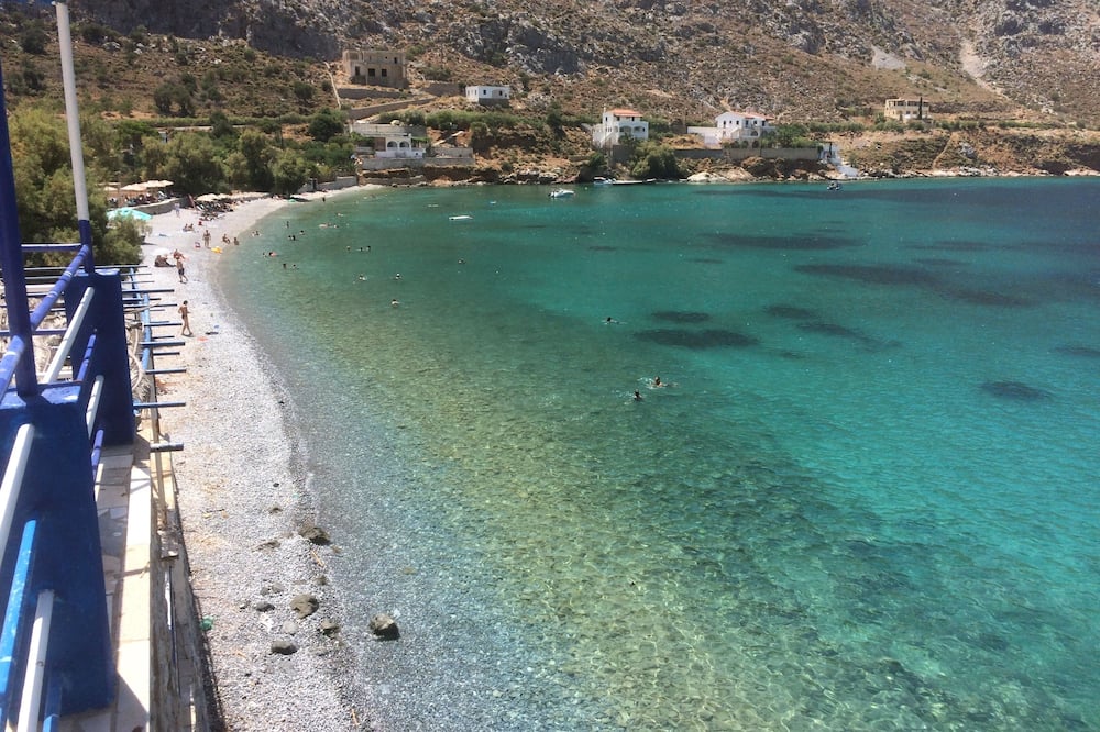 Beachfront Apartment - Sleeps 3 & Free Parking - Κάλυμνος