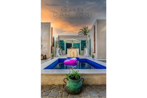 Guest house + swimming pool + garden